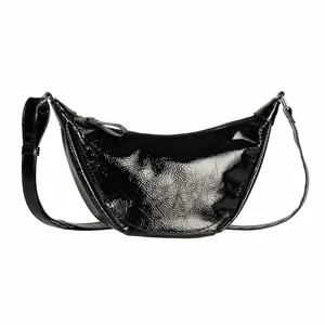 TOM TAILOR Gürteltasche / Bodybag Schwarz Lederimitat 
